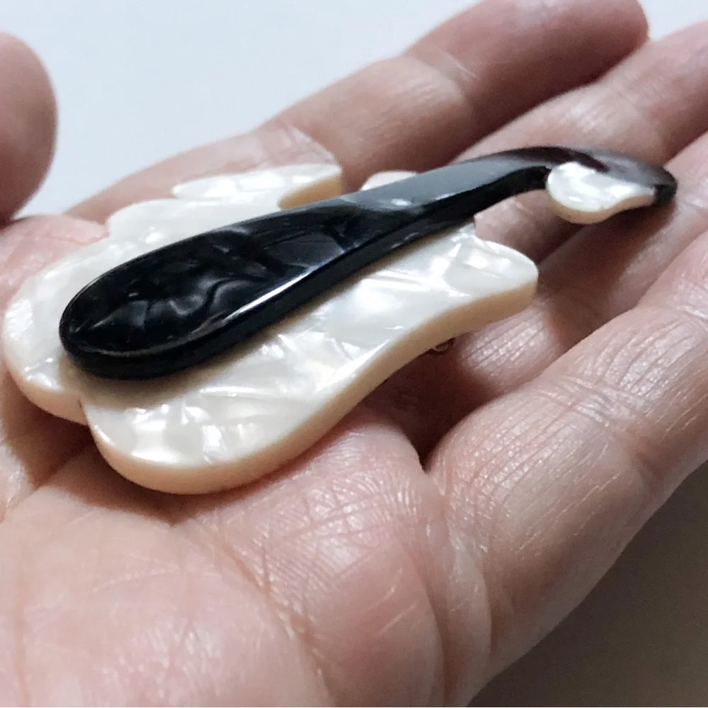 Vintage Lea Stein Paris black & white figural swan brooch pin repaired? - Picture 5 of 11
